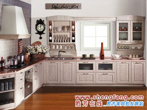 精明煮婦來(lái)支招 一起喝櫥柜油漬說(shuō)拜拜