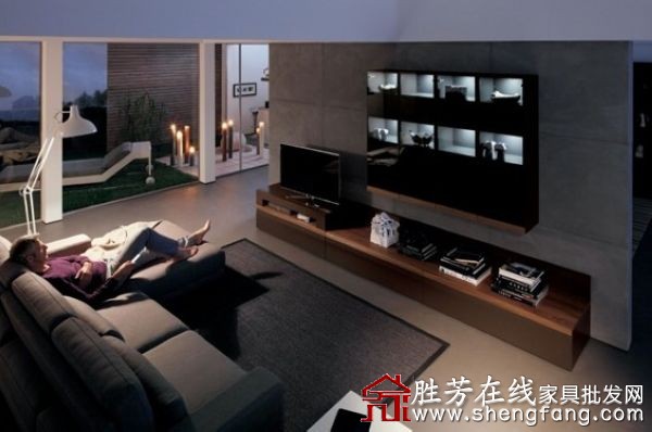木制電視柜：簡(jiǎn)潔又不失味道的家具設(shè)計(jì)