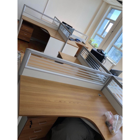 勝芳批發(fā)辦公桌 辦公電腦桌 職員桌 辦公桌隔斷 辦公桌擋板 員工桌 寫字臺 帶抽屜辦公桌 辦公電腦桌 辦公家具 信達(dá)家具