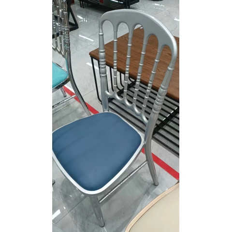 勝芳家具批發(fā) 復(fù)古式餐椅 禮堂椅 靠背椅 休閑椅 竹節(jié)椅 婚慶椅 洽談椅 宴會椅 酒店椅 酒店家具 客廳家具 金勝達(dá)酒店家具