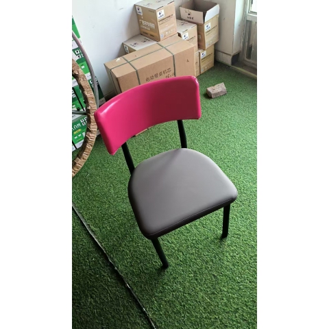勝芳家具批發(fā) 酒店椅 復(fù)古椅 軟包椅 賓利椅 中式椅 蝴蝶椅 實(shí)木椅 宴會(huì)椅 休閑椅 洽談椅 餐廳椅 包房椅 酒店家具 餐廳家具 客廳家具 博旭家具批發(fā)
